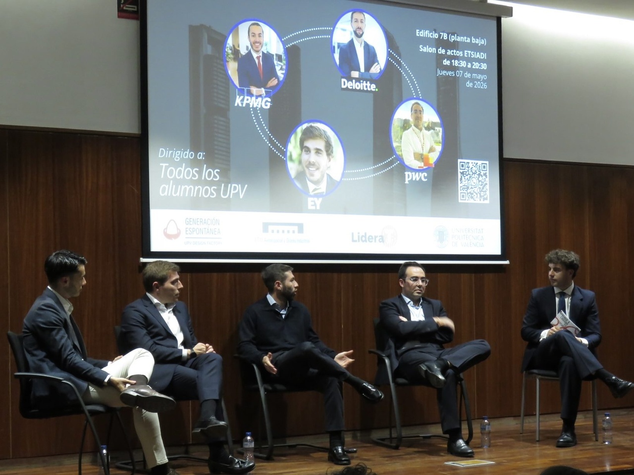 Mesa redonda de LideraT con profesionales de KPMG, Deloitte, EY y PwC